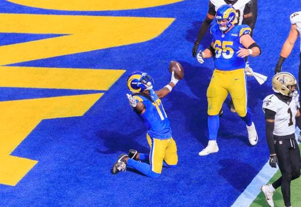 November 2, 2025, Inglewood, California, USA: 17 Davante Adams, WR of the Los Angeles Rams celebrates after scoring a touchdown during their regular NFL, American Football Herren, USA season game against the New Orleans Saints on Sunday November 2, 2025 at SoFi Stadium in Inglewood, California. ARIANA RUIZ PI Inglewood USA - ZUMAp124 20251102_zaa_p124_038 Copyright: xArianaxRuizx
