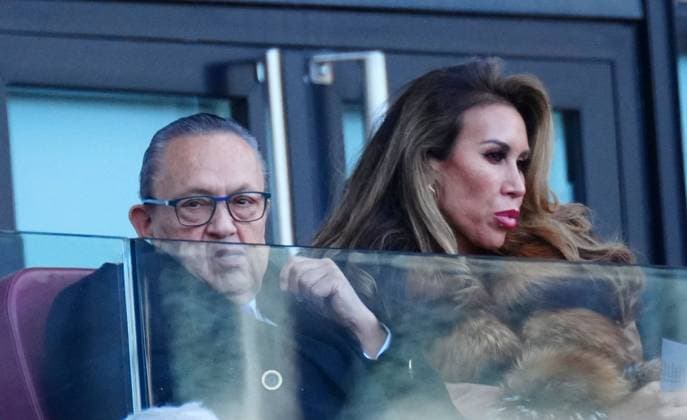David Sullivan next to wife Ampika Pickston West Ham United v Newcastle United, Premier League, Football, London Stadium, London, UK - 02 Nov 2025London London Stadium United Kingdom EDITORIAL USE ONLY No use with unauthorised audio, video, data, fixture lists, club league logos or live services. Online in-match use limited to 120 images, no video emulation. No use in betting, games or single club league player publications.  Copyright: xJavierxGarcia Shutterstockx 15641474el