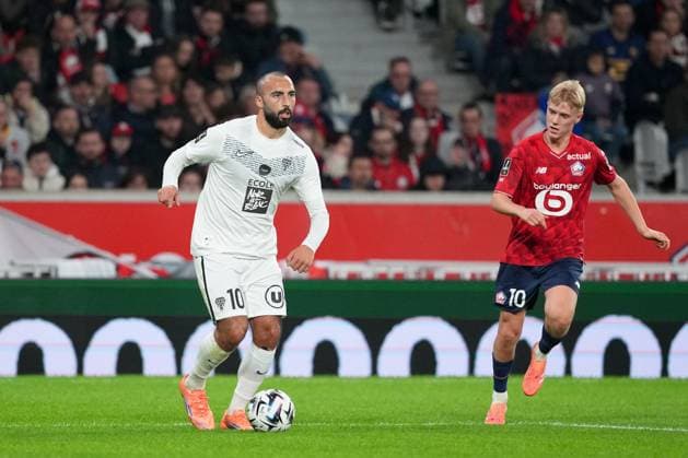 Lille OSC v Angers SCO - Ligue 1 McDonald s 2025 2026 10 Hakon Arnar HARALDSSON (losc) - 10 Himad ABDELLI (sco) during the Ligue 1 McDonald s match between Lille OSC and Angers SCO at Stade Pierre Mauroy on November 2, 2025 in Lille, France. Lille France  Copyright: xFEPx 776348188