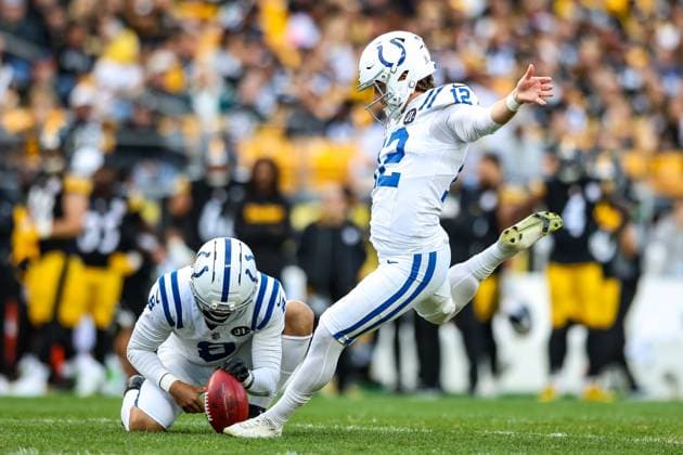 November 2, 2025, Pittsburgh, Pennsylvania, USA: Indianapolis Colts kicker MICHAEL BADGLEY (12) kicks a field goal during the NFL, American Football Herren, USA football game between the Pittsburgh Steelers and the Indianapolis Colts at Acrisure Stadium in Pittsburgh, Pennsylvania. Pittsburgh USA - ZUMAg257 20251102_zsp_g257_057 Copyright: xBrentxGudenschwagerx
