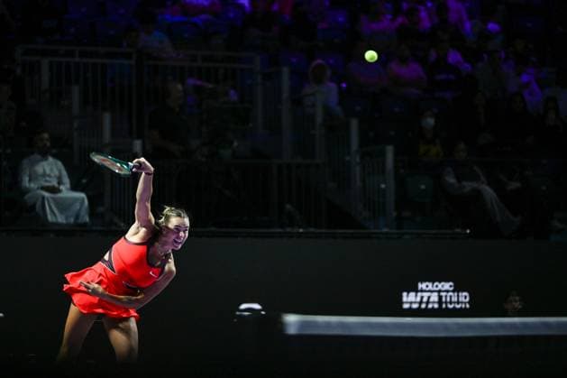 WTA, Tennis Damen Finals 2025 - Day Two RIYADH, SAUDI ARABIA NOVEMBER 2, 2025: Aryna Sabalenka plays against Jasmine Paolini of Italy, during their group-stage match on Day 2 of the 2025 WTA Finals at King Saud University Indoor Arena in Riyadh, Saudi Arabia, on November 2, 2025. Riyadh Saudi Arabia  Copyright: xSTRx originalFilename:str-wtafinal251102_npzI5.jpg