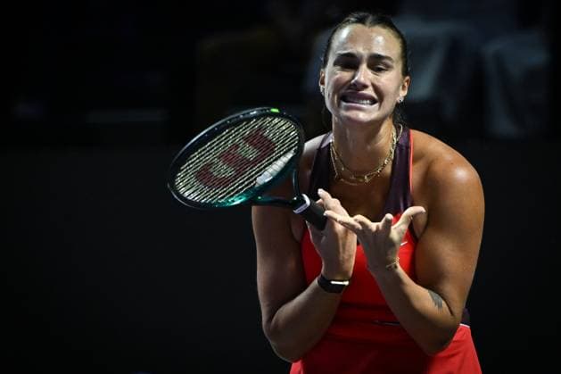 WTA, Tennis Damen Finals 2025 - Day Two RIYADH, SAUDI ARABIA NOVEMBER 2, 2025: Aryna Sabalenka plays against Jasmine Paolini of Italy, during their group-stage match on Day 2 of the 2025 WTA Finals at King Saud University Indoor Arena in Riyadh, Saudi Arabia, on November 2, 2025. Riyadh Saudi Arabia  Copyright: xSTRx originalFilename:str-wtafinal251102_npSp3.jpg