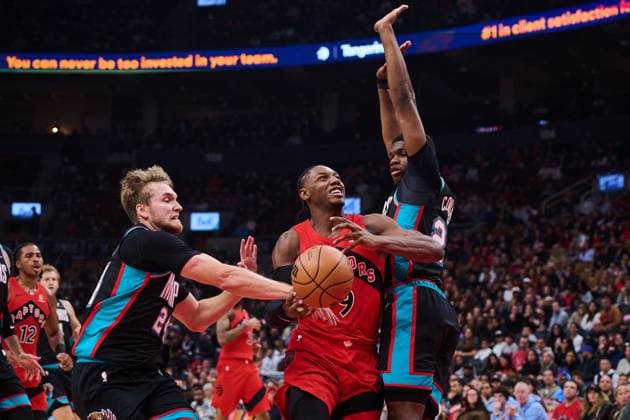 November 2, 2025, Toronto, On, Canada: Toronto Raptors RJ Barrett (9) drives through Memphis Grizzlies Cam Spencer (24) and Cedric Coward (23) during first half NBA, Basketball Herren, USA basketball action in Toronto, on Sunday, Nov. 2, 2025. Canada News - November 2, 2025  - ZUMAc35_ 20251102_zaf_c35_235 Copyright: xSammyxKoganx
