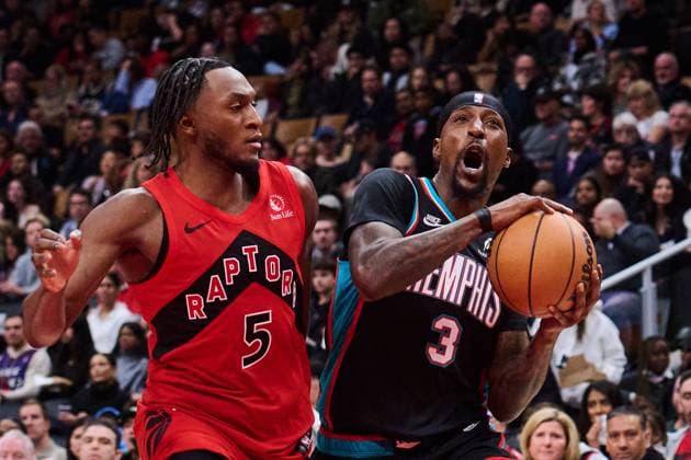 November 2, 2025, Toronto, On, Canada: Memphis Grizzlies Kentavious Caldwell-Pope (3) drives past Toronto Raptors Immanuel Quickley (5) during second half NBA, Basketball Herren, USA basketball action in Toronto, on Sunday, Nov. 2, 2025. Canada News - November 2, 2025  - ZUMAc35_ 20251102_zaf_c35_246 Copyright: xSammyxKoganx