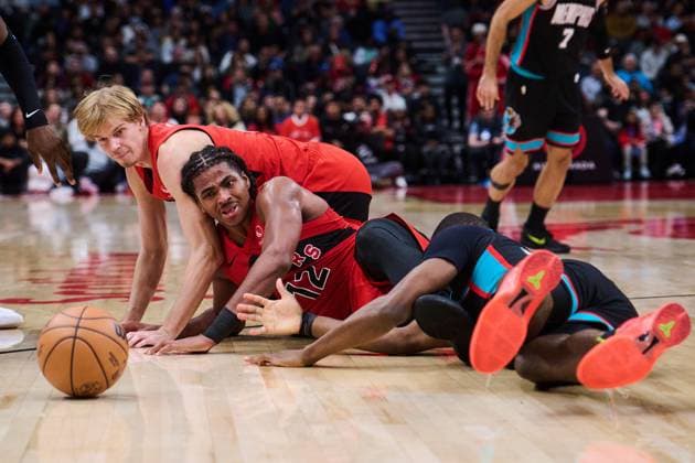 November 2, 2025, Toronto, On, Canada: Toronto Raptors Gradey Dick (1) and Collin Murray-Boyles (12) vie for control of the ball after colliding with Memphis Grizzlies Cedric Coward (23) during second half NBA, Basketball Herren, USA basketball action in Toronto, on Sunday, Nov. 2, 2025. Canada News - November 2, 2025  - ZUMAc35_ 20251102_zaf_c35_262 Copyright: xSammyxKoganx