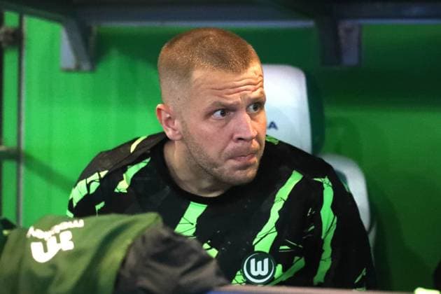 VfL vs. Hoffebheim, 1. BL Wolfsburg, 02.11.2025, FUßBALL - VfL Wolfsburg vs. TSG 1899 Hoffenheim, 1. BL, Saison 2025 26. Denis Vavro (VfL Wolfsburg) Wolfsburg
