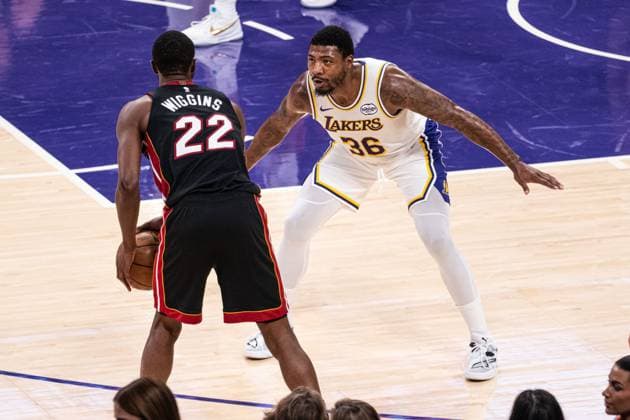 Los Angeles Lakers v Miami Heat - NBA, Basketball Herren, USA LOS ANGELES, UNITED STATES - NOVEMBER 02: Marcus Smart (36) of LA Lakers seen guarding Andrew Wiggins (22) from the Miami Heat during the NBA basketball match between Los Angeles Lakers and Miami Heat at Crypto.com Arena in Los Angeles, United States on November 02, 2025. Jon Putman Anadolu Los Angeles World. Editorial use only. Please get in touch for any other usage.  Copyright: x2025xAnadoluxJonxPutmanx