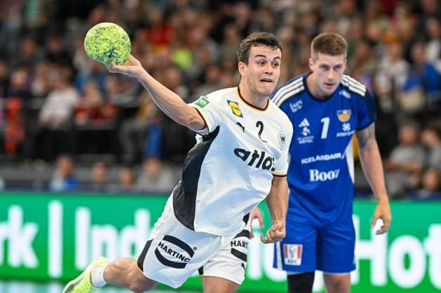 DHB - 25 26 - Deutschland - Island am 02.11.2025 in der SAP Garden in Muenchen Tim Freihöfer Freihoefer (Deutschland) am Ball.
