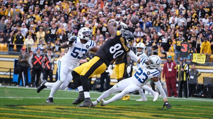 Nov 2, 2025: Darnell Washington 80 during the 2025 Steelers vs Colts game in Pittsburgh, PA. CSM Pittsburgh USA - ZUMAcp5_ 20251102_faf_cp5_233 Copyright: xJasonxPohuskix