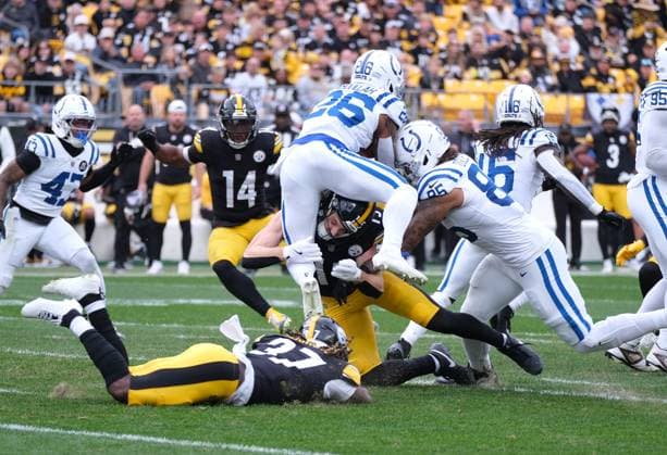 Nov 2, 2025: Ameer Abdullah 26 during the 2025 Steelers vs Colts game in Pittsburgh, PA. CSM Pittsburgh USA - ZUMAcp5_ 20251102_faf_cp5_322 Copyright: xJasonxPohuskix