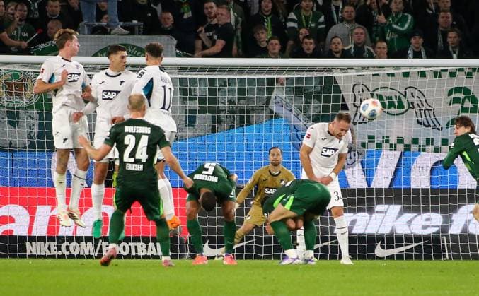 Deutschland: Bundesliga 2025 26, 9. Spieltag - VfL Wolfsburg vs TSG Hoffenheim - Volkswagen Arena (Wolfsburg): Christian Eriksen (VfL Wolfsburg, 24) Copyright: xAymanxAlahmedx