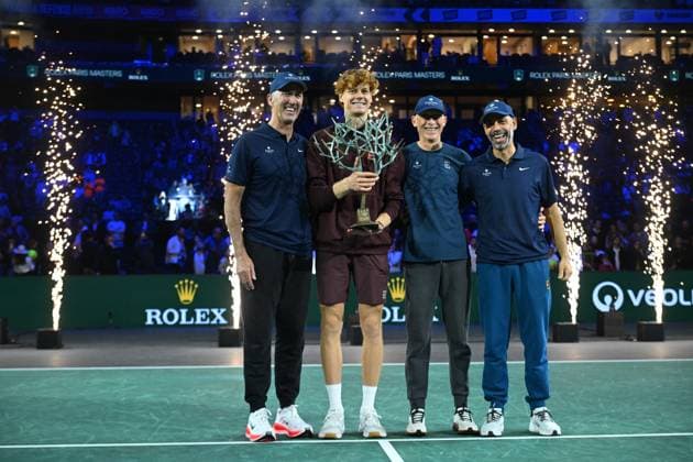 2025 Rolex Paris Masters Final - Paris Jannik Sinner (ITA) with the trophy wins the 2025 Rolex Paris Masters at the La Defense Arena in Paris, FRANCE, on November 2, 2025. Photo by Corinne Dubreuil ABACAPRESS.COM Paris France  Copyright: xDubreuilxCorinne ABACAx