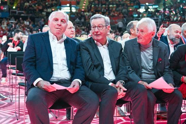 Jahreshauptversammlung des FC Bayern München - Bayer 04 Leverkusen am 02.11.2025 im BMW Park in Muenchen Uli HOENESS (Höness, Ehrenpraesident Bayern Muenchen),Karl HOPFNER ( FC Bayern Muenchen) Bernd RAUCH