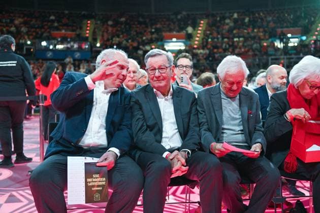 Jahreshauptversammlung des FC Bayern München - Bayer 04 Leverkusen am 02.11.2025 im BMW Park in Muenchen Uli HOENESS (Höness, Ehrenpraesident Bayern Muenchen),Karl HOPFNER ( FC Bayern Muenchen) Bernd RAUCH