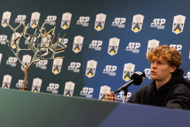 Rolex Paris Masters 2025 - Final Jannik Sinner (ITA) attends a press conference, PK, Pressekonferenz after winning his men s singles final match of the Paris ATP, Tennis Herren Masters 1000 tennis tournament against Felix Auger-Aliassime (CAN) at the Paris La Defense Arena in Nanterre, on the outskirts of Paris. Paris France  Copyright: xIbrahimxEzzatx originalFilename:ezzat-notitle251102_np6nK.jpg