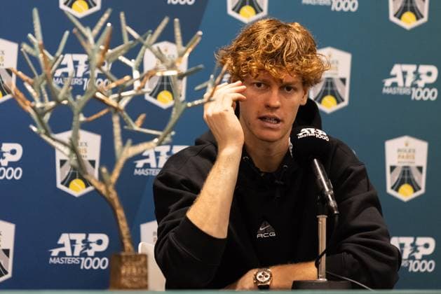 Rolex Paris Masters 2025 - Final Jannik Sinner (ITA) attends a press conference, PK, Pressekonferenz after winning his men s singles final match of the Paris ATP, Tennis Herren Masters 1000 tennis tournament against Felix Auger-Aliassime (CAN) at the Paris La Defense Arena in Nanterre, on the outskirts of Paris. Paris France  Copyright: xIbrahimxEzzatx originalFilename:ezzat-notitle251102_npqNW.jpg