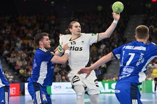 Juri KNORR (GER), Aktion,Zweikampf. Handball Laenderspiel Deutschland (GER) - Island (ISL) 29-31 am 02.11.2025 SAP GARDEN