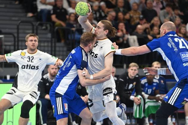 Juri KNORR (GER), Aktion,Zweikampf. Handball Laenderspiel Deutschland (GER) - Island (ISL) 29-31 am 02.11.2025 SAP GARDEN