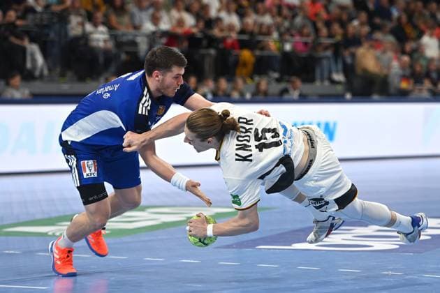Juri KNORR (GER), Aktion,Zweikampf. Handball Laenderspiel Deutschland (GER) - Island (ISL) 29-31 am 02.11.2025 SAP GARDEN
