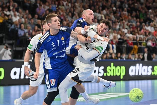 Marco GRGIC (GER), Aktion,Zweikampf. Handball Laenderspiel Deutschland (GER) - Island (ISL) 29-31 am 02.11.2025 SAP GARDEN