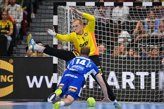 Torwart David SPAETH (GER), Aktion,pariert den Ball, Parade. Handball Laenderspiel Deutschland (GER) - Island (ISL) 29-31 am 02.11.2025 SAP GARDEN