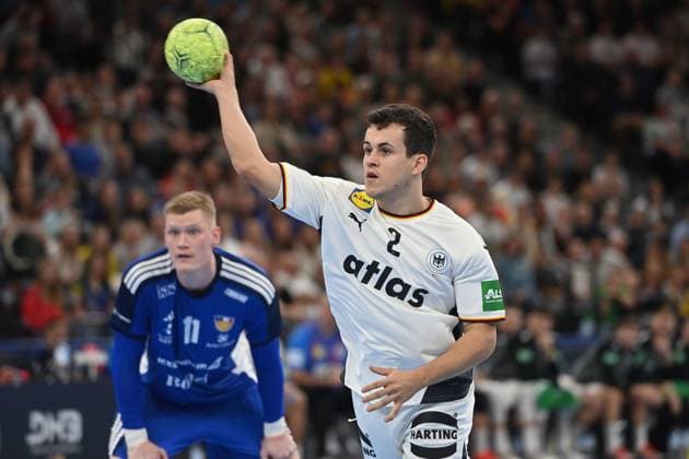 Tim FREIHOEFER (GER), Aktion,Einzelbild,angeschnittenes Einzelmotiv,Halbfigur,halbe Figur. Handball Laenderspiel Deutschland (GER) - Island (ISL) 29-31 am 02.11.2025 SAP GARDEN