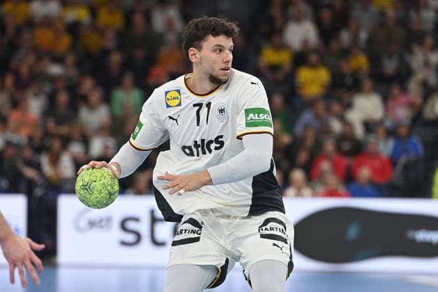 Marco GRGIC (GER), Aktion,Einzelbild,angeschnittenes Einzelmotiv,Halbfigur,halbe Figur. Handball Laenderspiel Deutschland (GER) - Island (ISL) 29-31 am 02.11.2025 SAP GARDEN