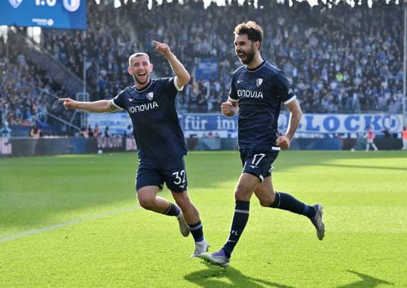 Jubel 2:0 Gerrit Holtmann (VfL Bochum), Maximilian Wittek (VfL Bochum), v.re. 02.11.2025, Fussball 2. Bundesliga, Saison 2025 2026, 11. Spieltag, VfL Bochum - 1. FC Magdeburg 2:0 DFL regulations prohibit any use of photographs as image sequences and or quasi-video Bochum Vonovia Ruhrstadion Nordrhein Westfalen Deutschland