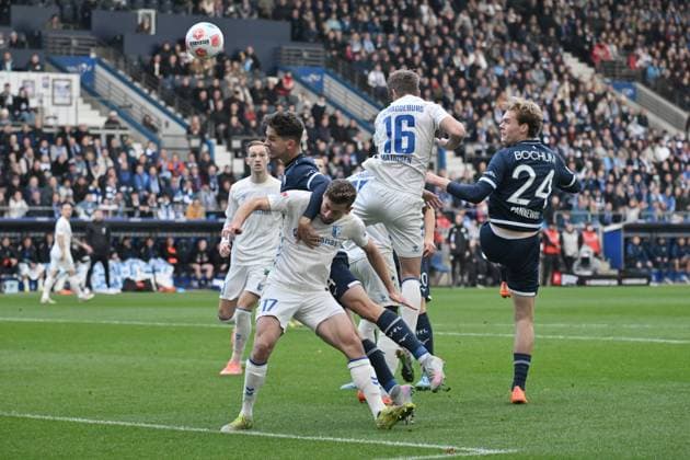 Mats Pannewig (VfL Bochum), Marcus Mathisen (1. FC Magdeburg), Alexander Nollenberger (1. FC Magdeburg), Cajetan Lenz (VfL Bochum), v.re. 02.11.2025, Fussball 2. Bundesliga, Saison 2025 2026, 11. Spieltag, VfL Bochum - 1. FC Magdeburg 2:0 DFL regulations prohibit any use of photographs as image sequences and or quasi-video Bochum Vonovia Ruhrstadion Nordrhein Westfalen Deutschland