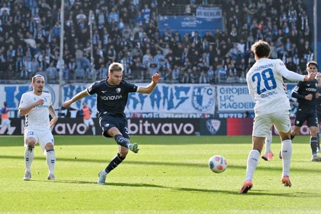 Leandro Morgalla (VfL Bochum) in Aktion 02.11.2025, Fussball 2. Bundesliga, Saison 2025 2026, 11. Spieltag, VfL Bochum - 1. FC Magdeburg 2:0 DFL regulations prohibit any use of photographs as image sequences and or quasi-video Bochum Vonovia Ruhrstadion Nordrhein Westfalen Deutschland