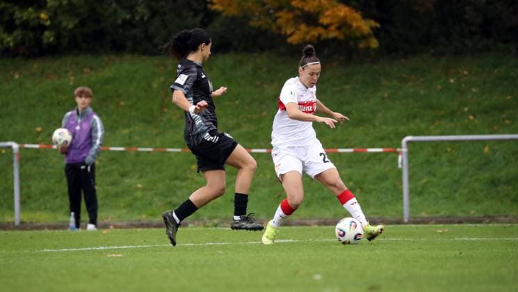 02.11.25 Frauen VfB Stuttgart - VfR SW Warbeyen 1945 Deutschland, Stuttgart, 02.11.2025, Fussball, Frauen, 2. Bundesliga, Saison 2025 2026, VfB Stuttgart - VfR SW Warbeyen 1945 (7:2): Nicole Billa (VfB Stuttgart).