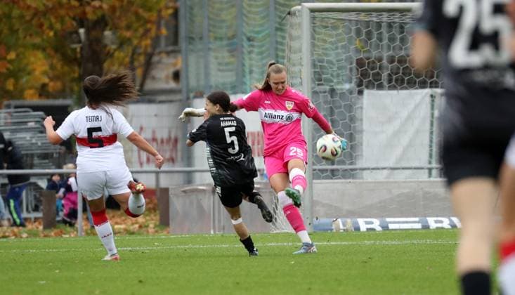 02.11.25 Frauen VfB Stuttgart - VfR SW Warbeyen 1945 Deutschland, Stuttgart, 02.11.2025, Fussball, Frauen, 2. Bundesliga, Saison 2025 2026, VfB Stuttgart - VfR SW Warbeyen 1945 (7:2): Eve Boettcher (VfB Stuttgart).