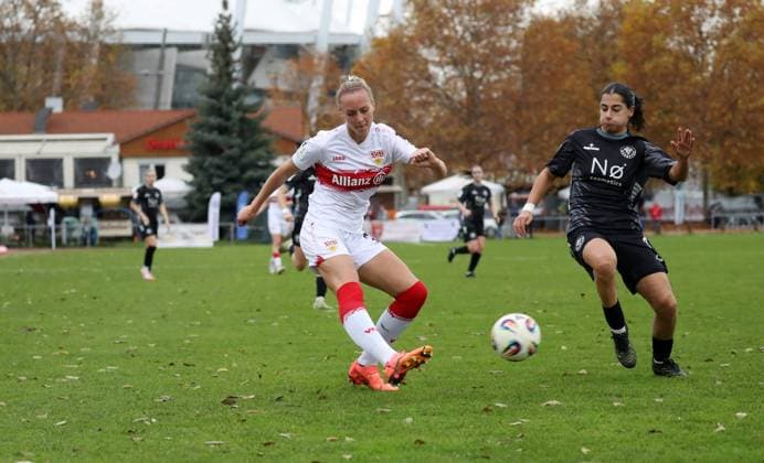 02.11.25 Frauen VfB Stuttgart - VfR SW Warbeyen 1945 Deutschland, Stuttgart, 02.11.2025, Fussball, Frauen, 2. Bundesliga, Saison 2025 2026, VfB Stuttgart - VfR SW Warbeyen 1945 (7:2): Meike Meßmer (VfB Stuttgart).