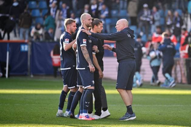 Trainer Uwe Rösler (VfL Bochum), re., nach dem Spiel mit Philipp Hofmann (VfL Bochum) 02.11.2025, Fussball 2. Bundesliga, Saison 2025 2026, 11. Spieltag, VfL Bochum - 1. FC Magdeburg 2:0 DFL regulations prohibit any use of photographs as image sequences and or quasi-video Bochum Vonovia Ruhrstadion Nordrhein Westfalen Deutschland