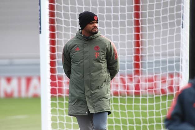 Fussball, Herren, Champions League, Saison 2025 2026, FC Bayern München, Abschlusstraining Vincent Kompany, Trainer (FC Bayern München) mit Blick nach links