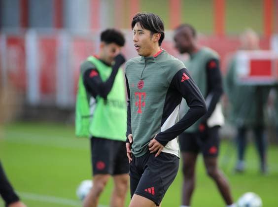 Fussball, Herren, Champions League, Saison 2025 2026, FC Bayern München, Abschlusstraining Hiroki Ito (FC Bayern München) Zunge raus, anstrengend, durchschnaufen