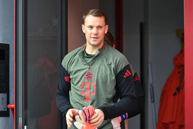 Manuel NEUER (Torwart Bayern Muenchen), Einzelbild,angeschnittenes Einzelmotiv,Halbfigur,halbe Figur. Abschlusstraining am 03.11.2025 Fussball Champions League,Saison 2025 26 Paris Saint Germain- FC Bayern Muenchen *** Manuel NEUER Goalkeeper Bayern Muenchen , single picture,cropped single motif,half figure,half figure final training on 03 11 2025 Soccer Champions League,season 2025 26 Paris Saint Germain FC Bayern Muenchen