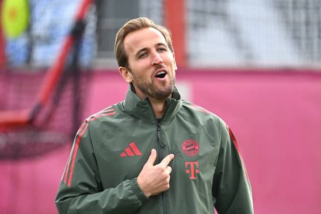 Harry KANE (Bayern Muenchen), Gestik, Aktion,Einzelbild,angeschnittenes Einzelmotiv,Halbfigur,halbe Figur. Abschlusstraining am 03.11.2025 Fussball Champions League,Saison 2025 26 Paris Saint Germain- FC Bayern Muenchen