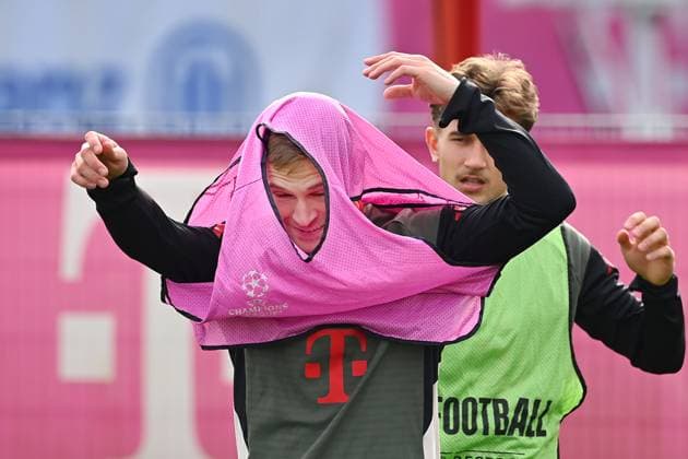 Joshua KIMMICH (Bayern Muenchen), hi:Tom BISCHOF (Bayern Muenchen). Abschlusstraining am 03.11.2025 Fussball Champions League,Saison 2025 26 Paris Saint Germain- FC Bayern Muenchen