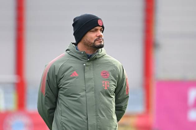 Trainer Vincent KOMPANY (Bayern Muenchen). Einzelbild,angeschnittenes Einzelmotiv,Halbfigur,halbe Figur. Abschlusstraining am 03.11.2025 Fussball Champions League,Saison 2025 26 Paris Saint Germain- FC Bayern Muenchen