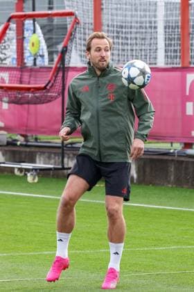 Harry Kane (FC Bayern Muenchen, 09) mit Ball, GER, Abschlusstraining, FC Bayern Muenchen, Fussball, UEFA Champions League, Liga-Phase, 4. Spieltag, Saison 2025 2026, 03.11.2025, GER, Abschlusstraining, FC Bayern Muenchen, Fussball, UEFA Champions League, Liga-Phase, 4. Spieltag, Saison 2025 2026, 03.11.2025 Muenchen Copyright: xEibner-Pressefoto JennixMaulx EP_JML