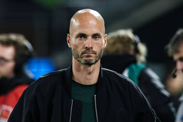 Trainer Paul Simonis (VfL Wolfsburg) - 1. Fussball Bundesliga Saison 2025-2026 VfL Wolfsburg vs. TSG Hoffenheim in der Volkswagen Arena in Wolfsburg - Fussball,Deutschland,Mann,Männer,02.11.2025