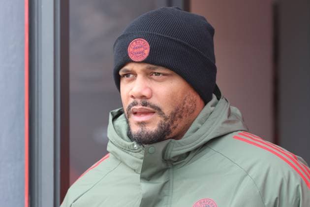 Trainer Vincent Kompany, Portraet, Portrait, kommt aus der Kabine, Mannschaftskabine, Fussball Abschlusstraining UEFA Champions League Spiel - Paris Saint-Germain vs. FC Bayern München 03.11.2025 Trainingsgelände, Säbenerstr. FOTO: Mladen Lackovic LakoPress
