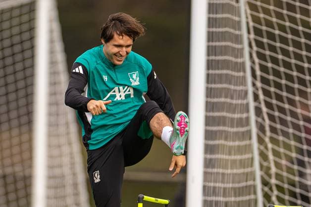 Football - UEFA Champions League - Liverpool FC v Real Madrid CF - MD-1 LIVERPOOL, ENGLAND - Monday, November 3, 2025: Liverpool s Federico Chiesa during a training session at the AXA Training Centre ahead of the UEFA Champions League match between Liverpool FC and Real Madrid CF. (Photo by David Rawcliffe Propaganda) LIVERPOOL AXA Training Centre MERSEYSIDE ENGLAND  Copyright: xDavidxRawcliffex P2025-11-03-Liverpool_Real_Madrid_MD-1-15