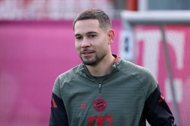 Raphael Guerreiro (FC Bayern Muenchen, 22), GER, Abschlusstraining, FC Bayern Muenchen, Fussball, UEFA Champions League, Liga-Phase, 4. Spieltag, Saison 2025 2026, 03.11.2025, GER, Abschlusstraining, FC Bayern Muenchen, Fussball, UEFA Champions League, Liga-Phase, 4. Spieltag, Saison 2025 2026, 03.11.2025 Muenchen Copyright: xEibner-Pressefoto JennixMaulx EP_JML