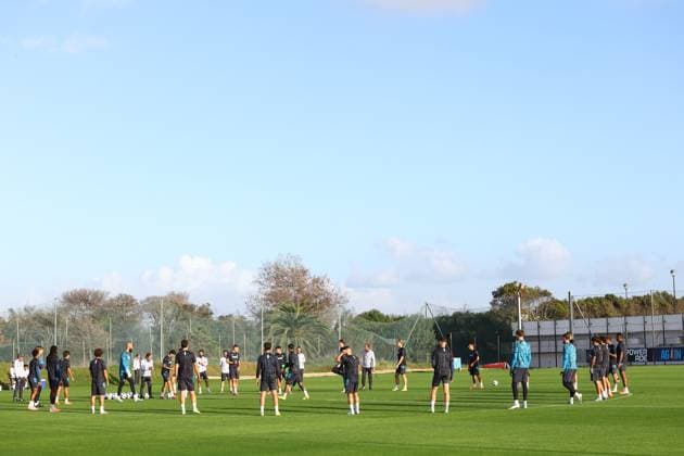 SSC Napoli Training Session And press conference, PK, Pressekonferenz - UEFA Champions League 2025 26 League Phase MD2 Napoli s players train ahead of the UEFA Champions League 2025 26 at Napoli training center in Castel Volturno, Italy, on November 3, 2025. Castel Volturno Italy  Copyright: xCiroxDexLucax originalFilename:deluca-sscnapol251103_npGZw.jpg