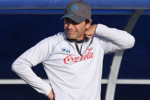 SSC Napoli Training Session And press conference, PK, Pressekonferenz - UEFA Champions League 2025 26 League Phase MD2 Antonio Conte coaches Napoli during a training session ahead of the UEFA Champions League 2025 26 at Napoli training center in Castel Volturno, Italy, on November 3, 2025. Castel Volturno Italy  Copyright: xCiroxDexLucax originalFilename:deluca-sscnapol251103_npR6C.jpg