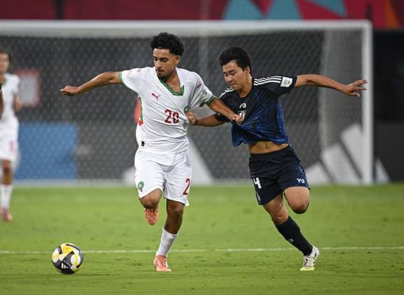Fussball, Junioren U 17 WM 2025 Vorrunde 03.11.2025 Gruppe B Japan - Marokko Ismail El Aoud (li, Marokko) gegen Daizen Kawamoto (re, Japan)