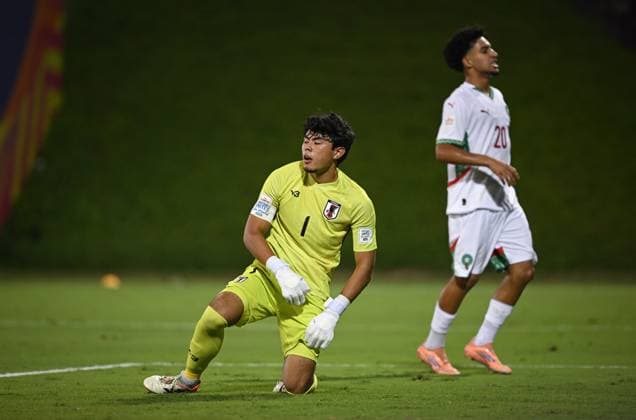 Fussball, Junioren U 17 WM 2025 Vorrunde 03.11.2025 Gruppe B Japan - Marokko Torwart Shuji Muramatsu (li, Japan)