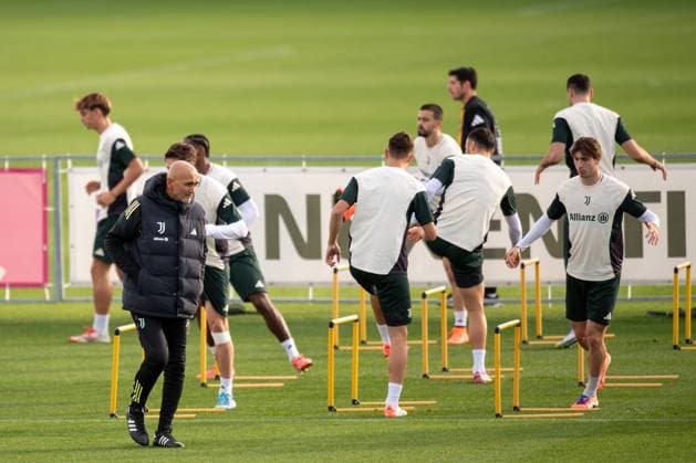 Juventus™ head coach Luciano Spalletti during the Juventus training session before the UCL Match Juventus vs Sporting at Continassa Juventus Training Center in Turin, north west Italy - Monday, November 3, 2025. - Soccer .  Copyright: xAlbertoxGandolfo LaPressex